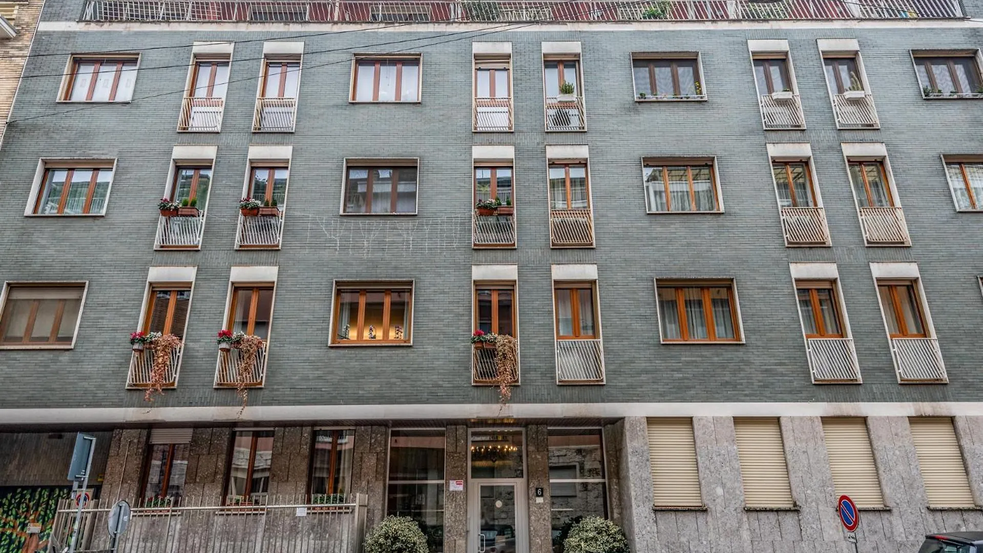 Milano Via Carracci 6 2 Pax Wi-Fi Apartment  Milan