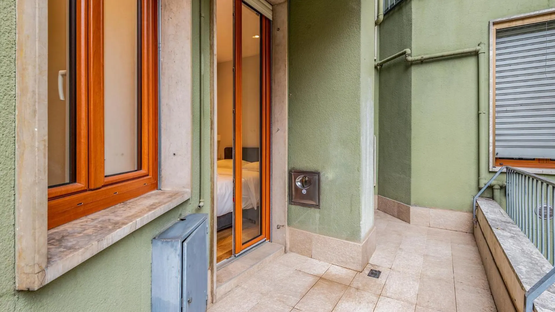 Milano Via Carracci 6 2 Pax Wi-Fi Apartment Milan