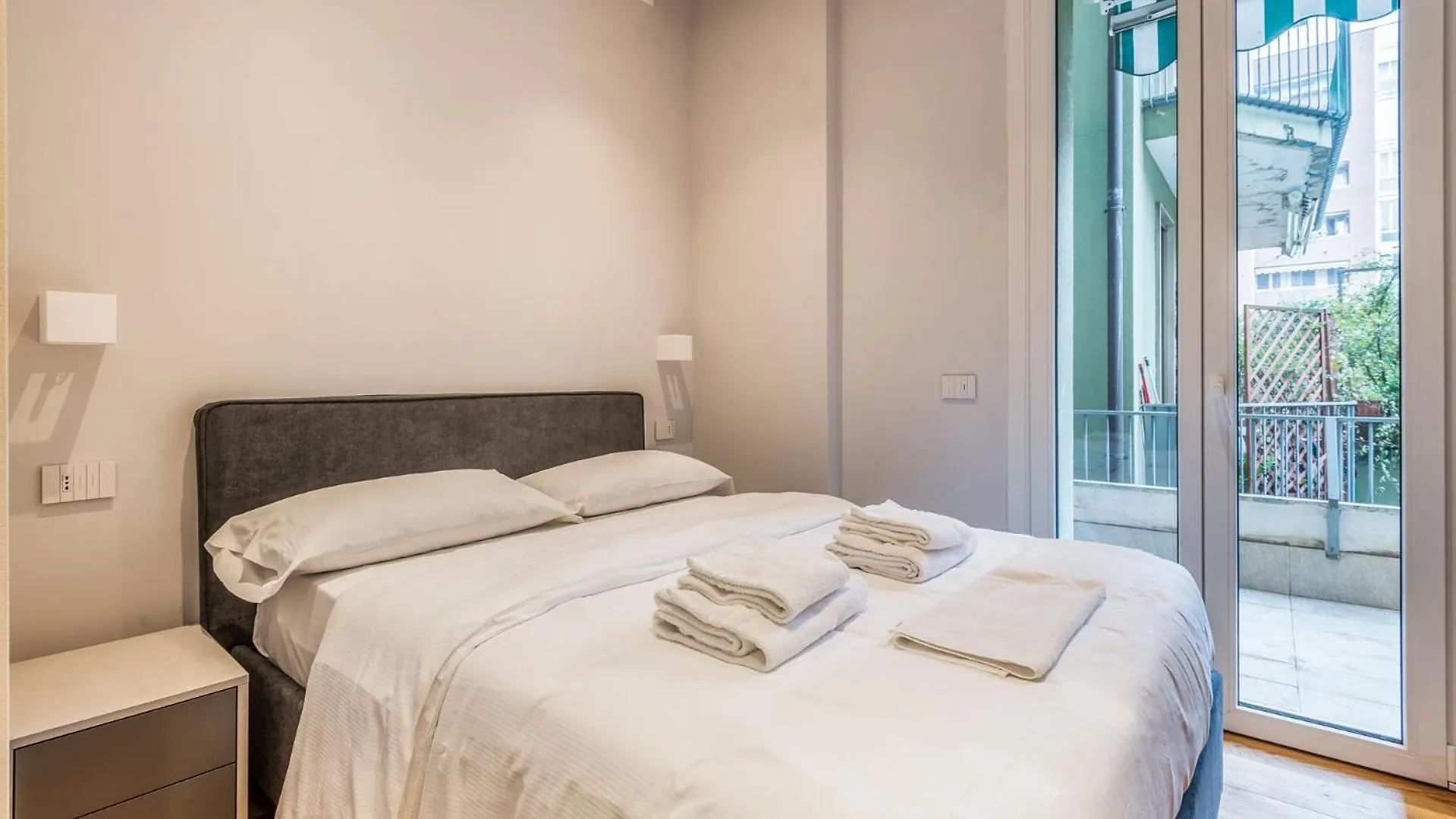 Milano Via Carracci 6 2 Pax Wi-Fi Apartment 0*, Milan Italy